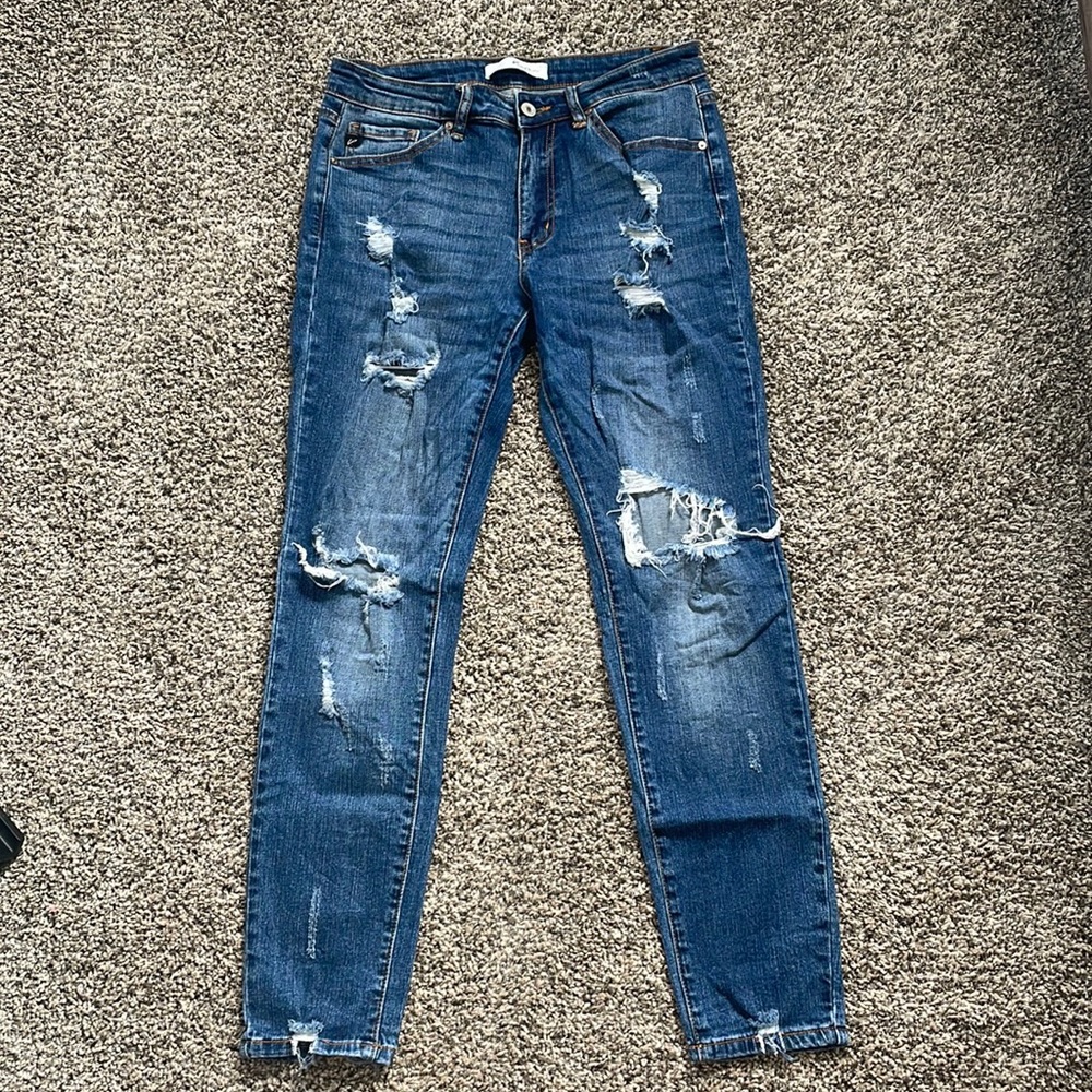 Women’s KanCan jeans ankle length size 9/28. Hardly worn and in great condition!